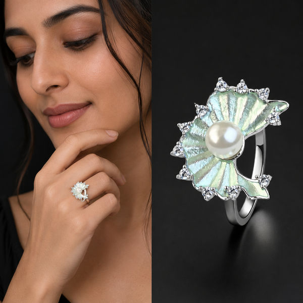 Petal Muse green Pearl Ring